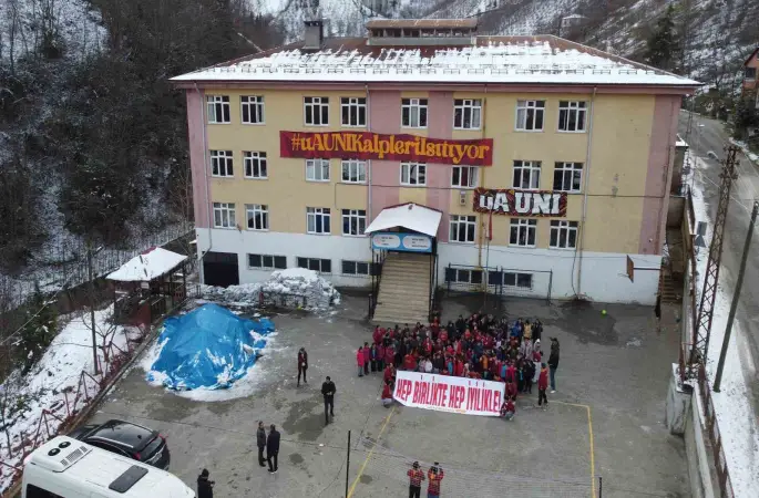 Galatasaray taraftar grubundan, Giresun’da köy okuluna anlamlı yardım
