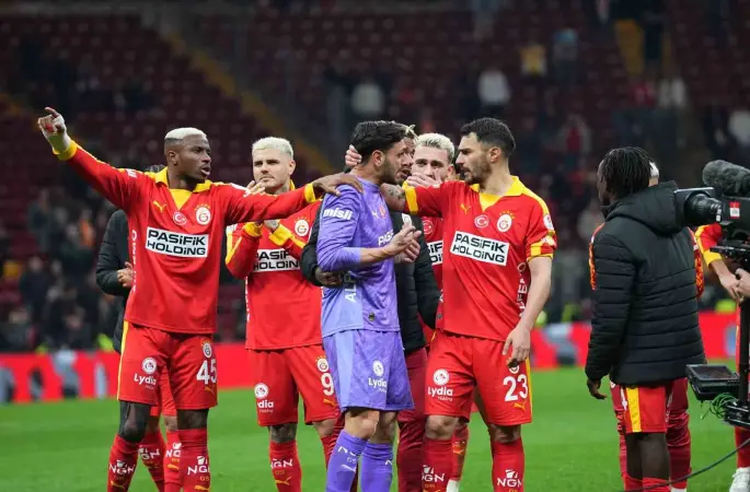 Galatasaraylı taraftarlardan Günay Güvenç’e destek
