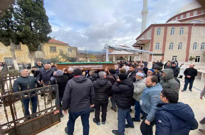 Gazeteci Karapınar 8 ay sonra bu kez baba acısı yaşadı
