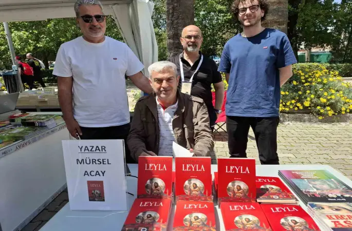Gazeteci Mürsel Acay İzmir Kitap Fuarında okurlarıyla buluştu
