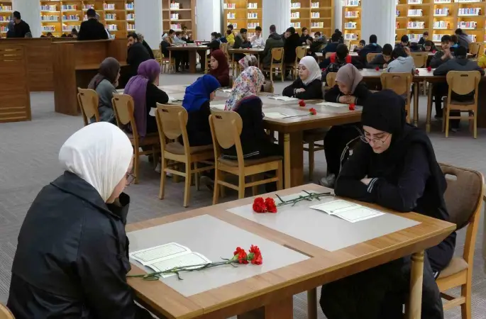 Gaziantep’te 302 öğrenci aynı anda Kuran-ı Kerim’i hatim etti
