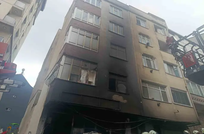 Gaziosmanpaşa’da hurdacıda yangın
