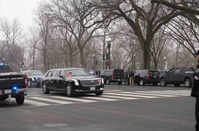 Gazze Barış Kurulu toplantısı sırasında Filistin destekçilerinden protesto: 2 gözaltı
