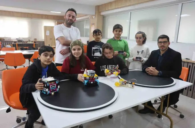 Geleceğin kaşifleri olacak depremzede çocuklar ‘Hataybot’ Robot Yarışması’na hazırlanıyorlar

