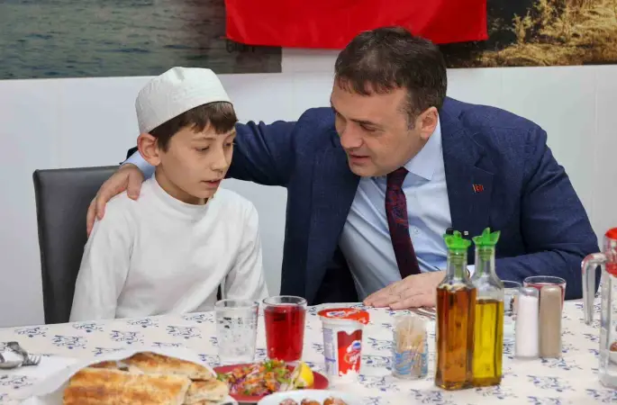 Geleceğin minik hafızları iftarda bir araya geldi
