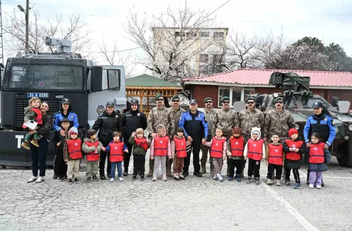 Geleceğin teminatı çocuklar polislik mesleğini tanıdı
