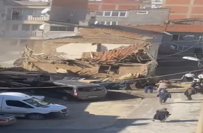 Gemlik’te metrik bina çöktü
