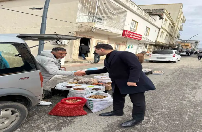 Gercüş Kaymakamı Öztaş, pazar esnafı bile bir araya geldi
