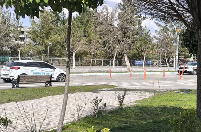 Gercüş’te bulvar işgali: Kaldırılmayan eğitim dubaları trafiği esir aldı
