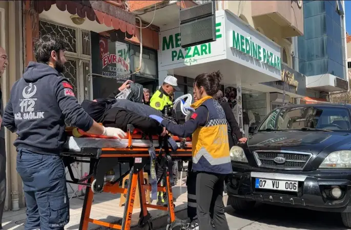 Geri manevra sırasında kaldırımda oturan yaşlı kadına çarpan sürücüye ’neden çarptın’ sitemi
