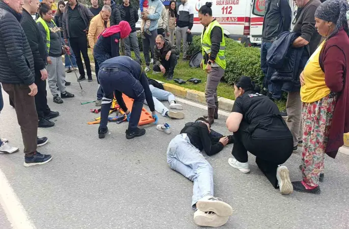 Geri manevra yapan kamyonete çarpan motosikletteki 2 kişi yaralandı
