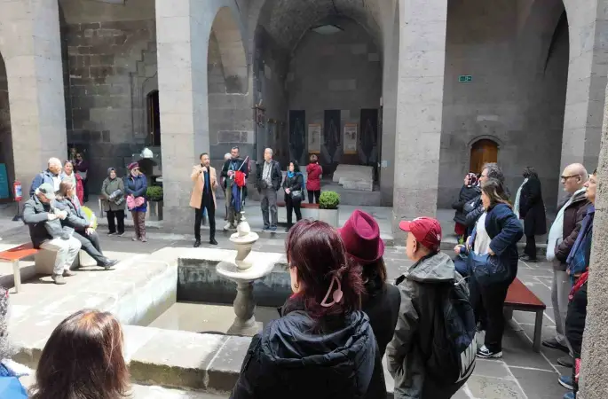 Gevher Nesibe Tıp Tarihi Müzesi’ne hayran kaldılar
