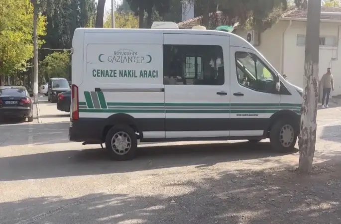 Göçük altında kalarak ağır yaralanan işçi hayatını kaybetti
