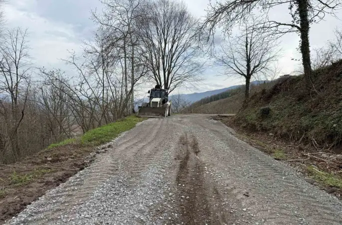 Gölyaka’da köy yolları yenilendi
