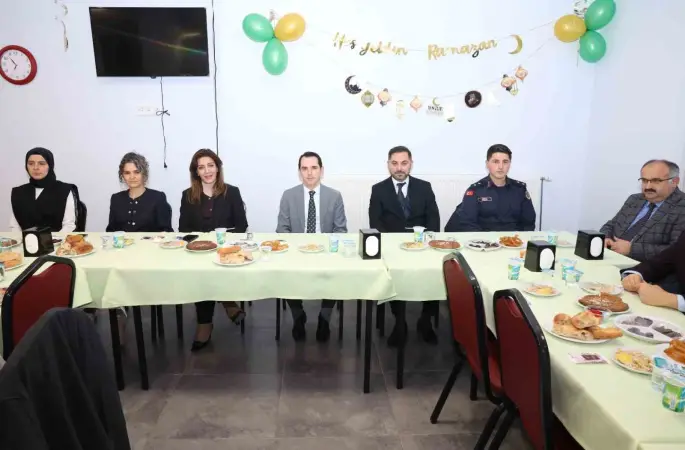 Gördes Huzurevi sakinleri iftar sofrasında buluştu
