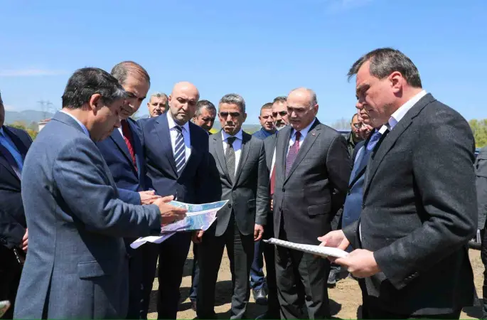 Gümrük Müdürlüğü proje sahası bakanlık heyetiyle incelendi
