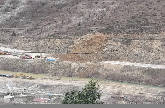 Gümüşhane-Giresun karayolunda heyelan
