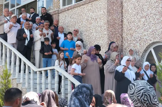 Hacı adayları dualarla kutsal topraklara uğurlandı
