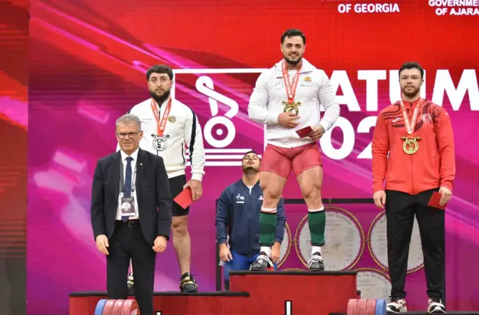 Hakan Şükrü Kurnaz, koparmada bronz kazandı
