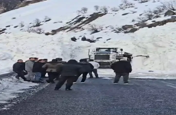 Hakkâri-Van ve Şırnak yolunda çığ alarmı
