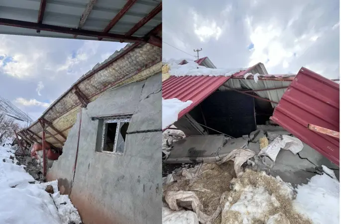 Hakkari’de karın ağırlığıyla ahır çöktü
