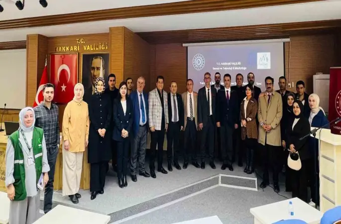 Hakkari’de "Yeni Nesil İletişim" paneli düzenlendi
