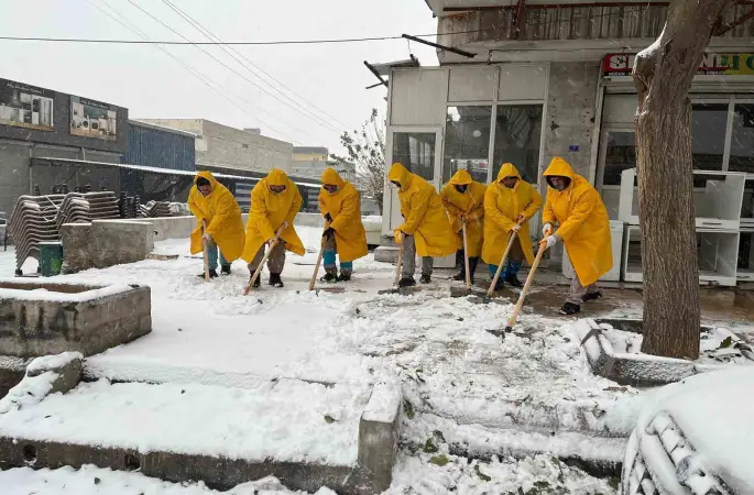 Haliliye Belediyesi ekipleri kar mesaisinde
