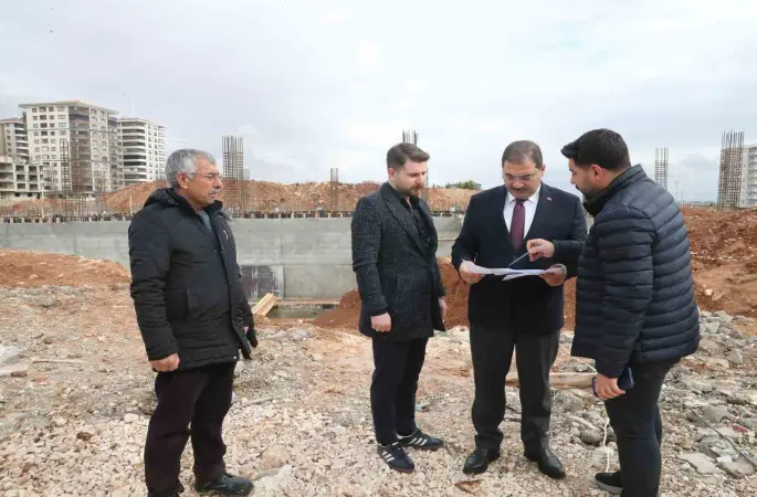 Haliliye’de yarı olimpik yüzme havuzunda yapım çalışmaları sürüyor
