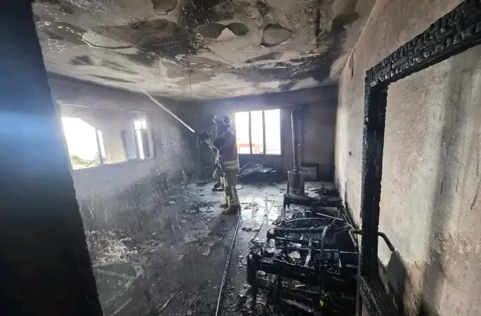 Hatay’da dumandan etkilenen 3 vatandaşı itfaiye kurtardı
