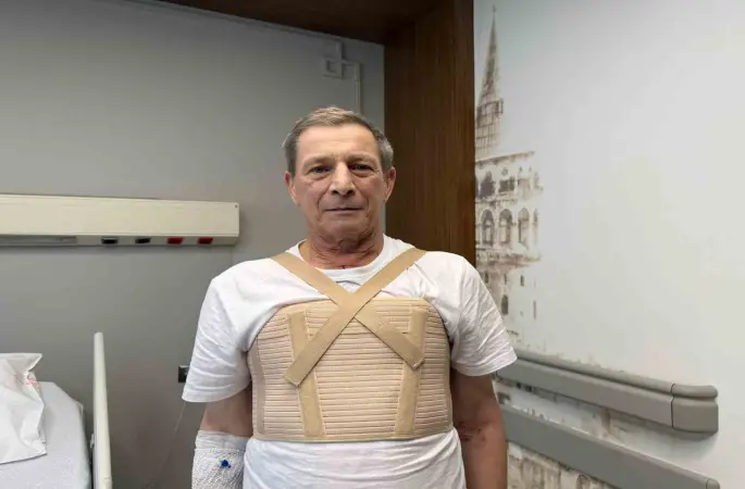 Havalimanında kalbinden rahatsızlanan hastaya şehir hastanesinde ’hayat’ dokunuşu
