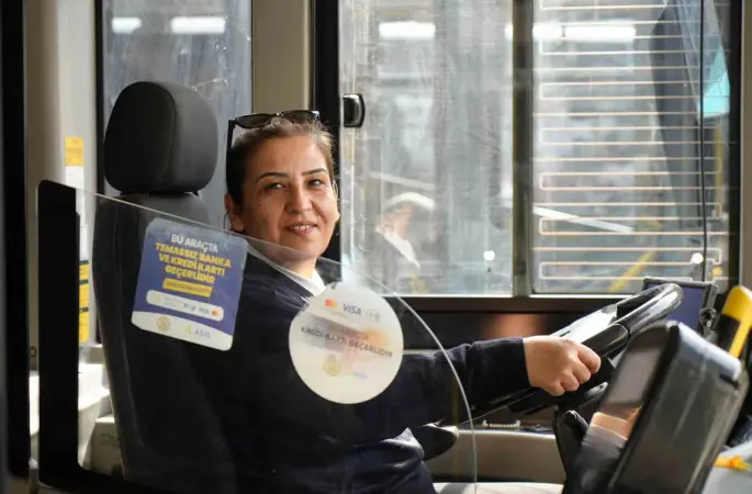 Hayaliydi, başardı: Şehrin ilk kadın otobüs şoförü oldu
