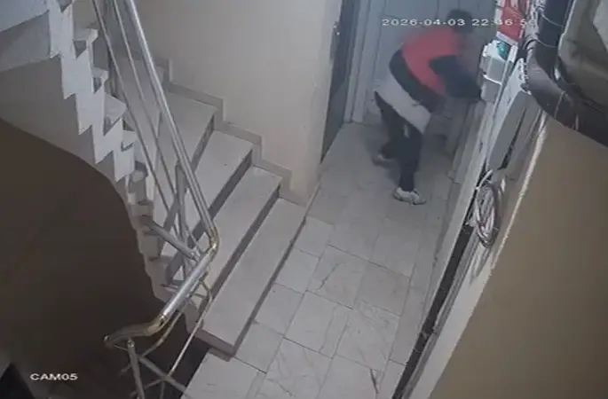 Hırsızlık için girdiği binada kapıları yokladı, açamayınca koridora tuvaletini yaptı
