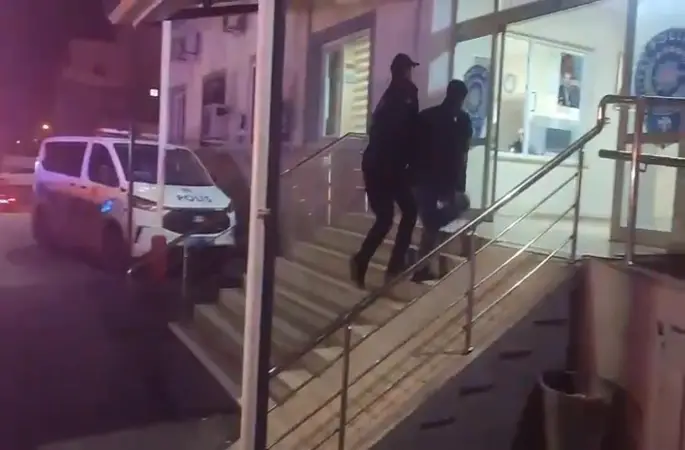 Hırsızlık suçundan 32 yıl hapis cezayla aranan hükümlü, çalıntı motosikletle dolaşırken yakalandı
