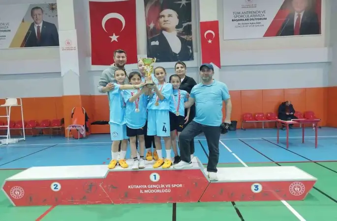 Hisarcık Şehitler Ortaokulu’nun badminton başarısı
