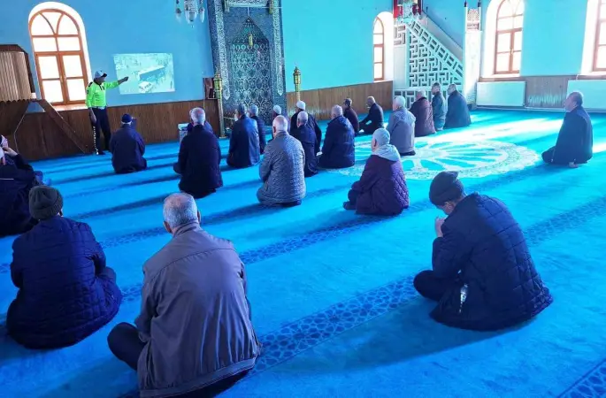 Hisarcık’ta cami cemaatine trafik eğitimi
