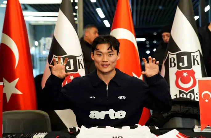 Hyeon-gyu Oh imza gününde taraftarlarla buluştu
