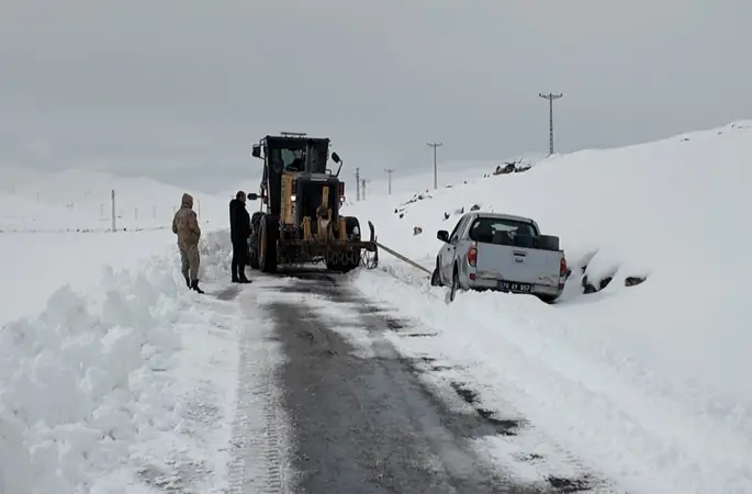 Iğdır’da kapalı 5 köy yolunda çalışmalar devam ediyor
