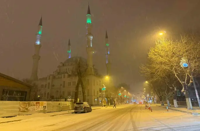 Iğdır’da kar yağışı etkisini sürdürüyor

