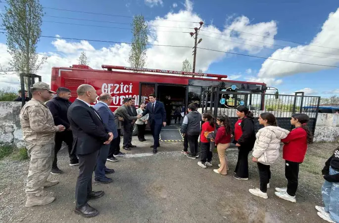 Iğdır’ın Cennetabat köyünde gezici kütüphane öğrencilerle buluştu
