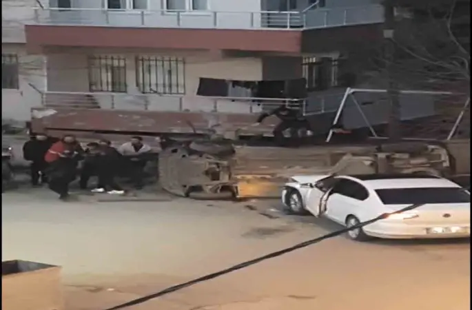 İki otomobil çarpıştı: 3 yaralı
