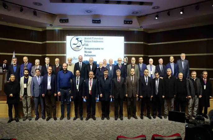 İlahiyat Fakültesinin 55. kuruluş yılı sempozyumu ve mezun buluşması gerçekleştirildi
