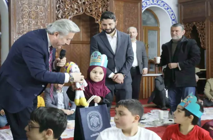 "İlk Orucum İlk İftarım" Programında gönül sofrası çocukların neşesi ile bereketlendi
