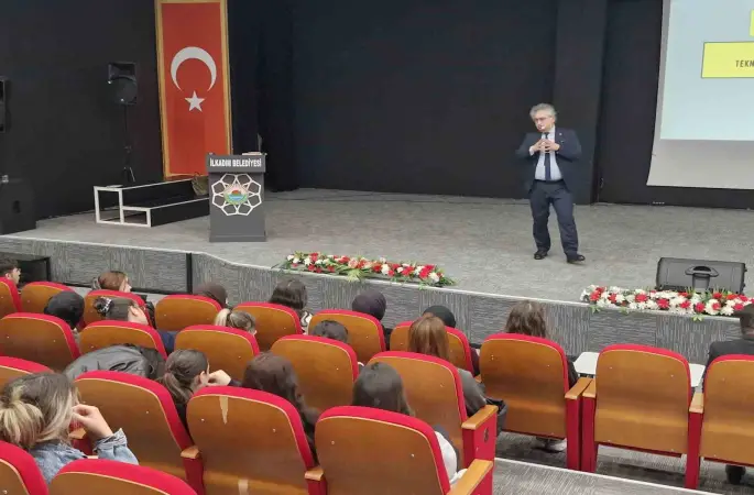 İLKEM’de YKS adaylarına ‘Sivri Hoca’ dopingi
