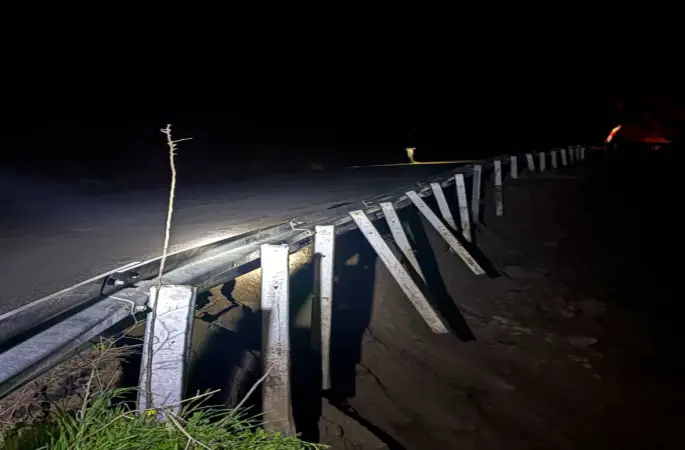 İncirliova’da yol çöktü, sürücülere uyarı yapıldı
