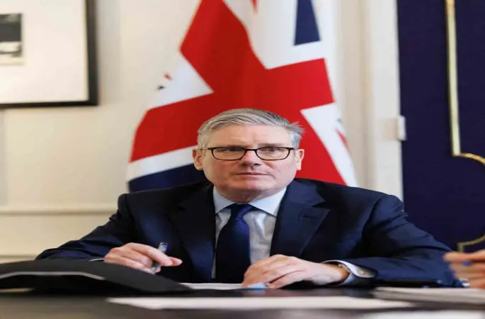 İngiltere, Kıbrıs Adası çevresine savaş gemisi konuşlandıracak
