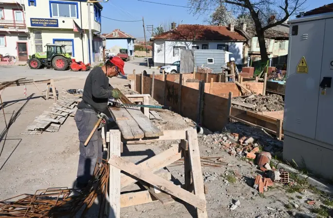 İnönü’de inşaat ve çevre düzenleme çalışmaları
