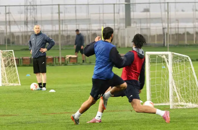 İran Milli Takımı kamp için Antalya’ya geldi
