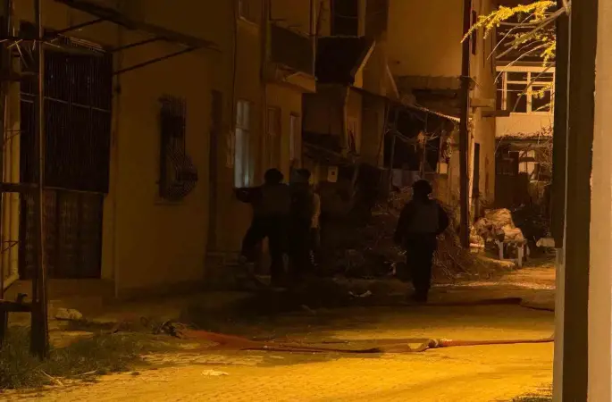 Isparta’da 3 evi kundaklayıp başka bir eve giren yaşlı adam 10 saatte ikna edildi
