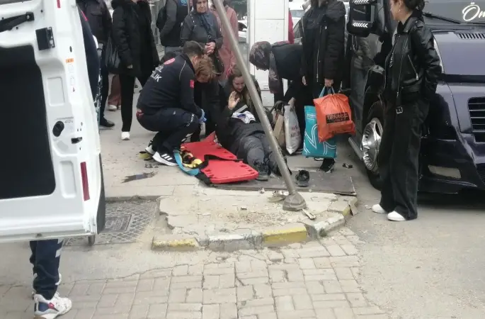 Isparta’da kontrolden çıkan otomobil yayaya çarptı: 1 yaralı
