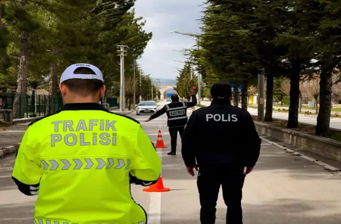 Isparta’da son bir haftada 39 aranan şahıs yakalandı, 20 ruhsatsız silah ele geçirildi
